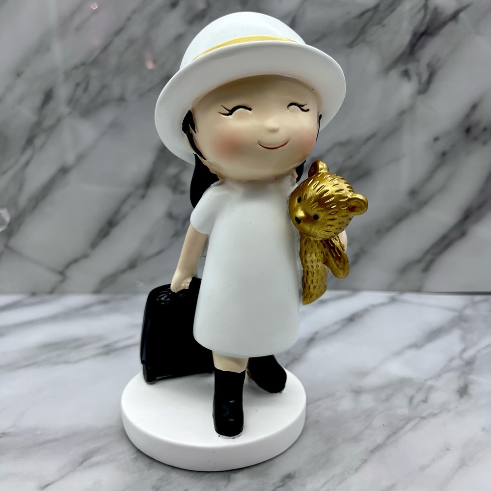 Cute traveling girl figurine home decor ornament